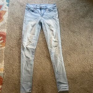 American Eagle size 4 super super stretch skinny jeans light wash